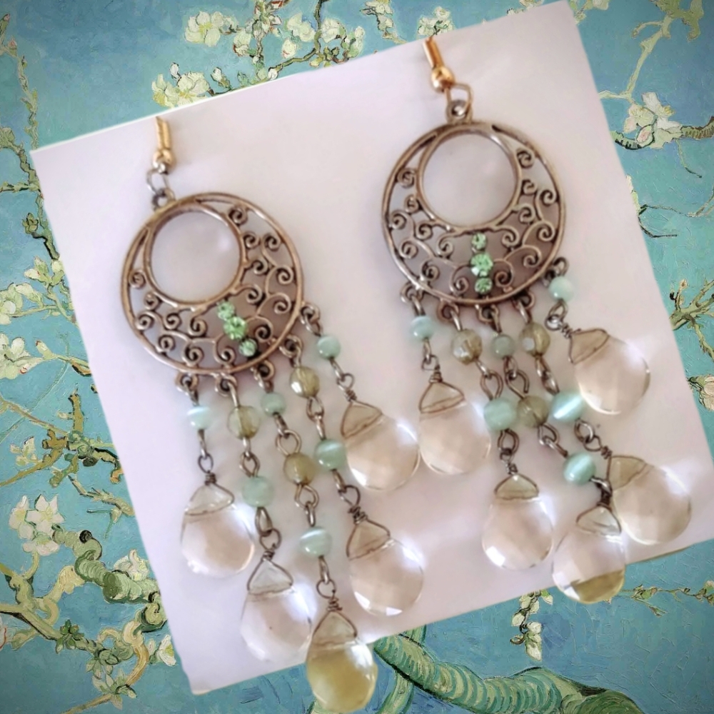 U Gotta Look! Light Green Peridot Dangle Earrings